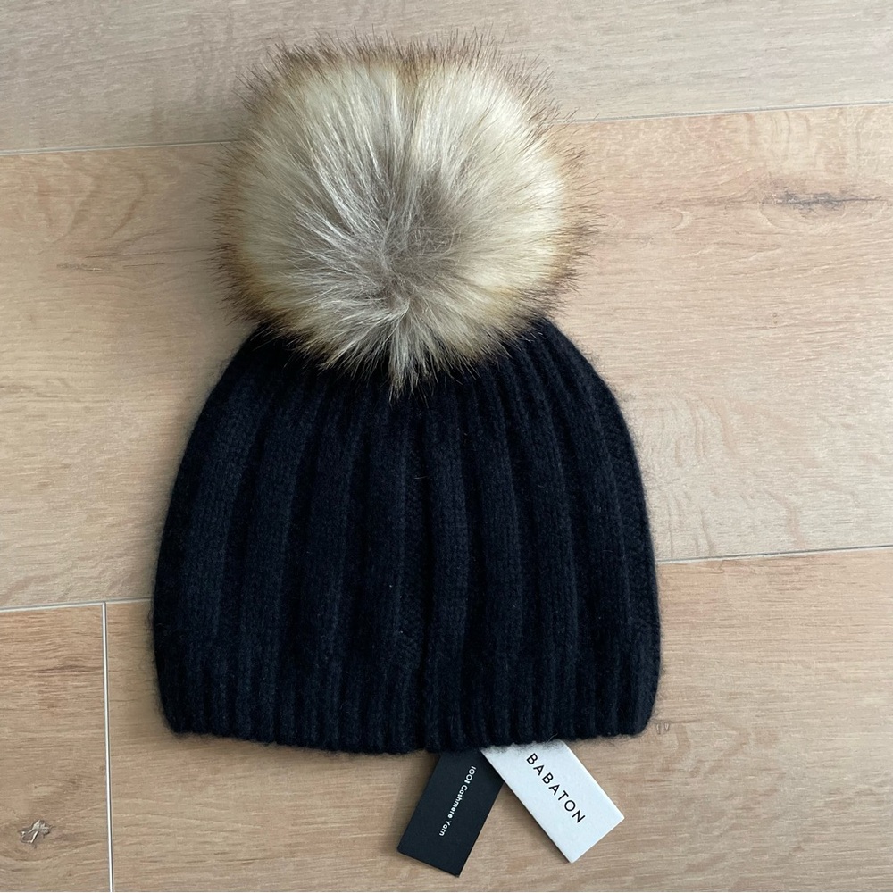 ARITZIA BABATON Kisho 100% Cashmere Black Knit Beanie with Pom-Pom